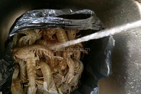 清蒸虾爬的做法图解1