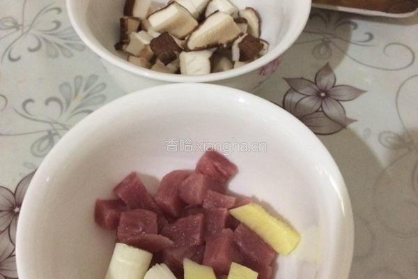 香菇蔬菜瘦肉泥的做法图解2