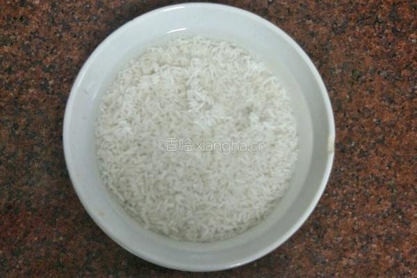 腊肠煲仔饭的做法图解2