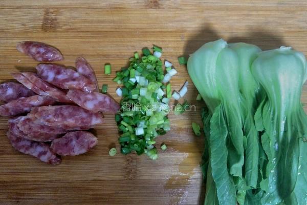 腊肠煲仔饭的做法图解4