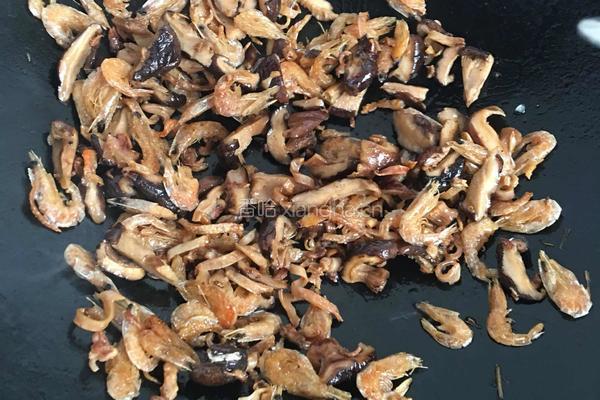 香菇鱿鱼丝烧茄子的做法图解4
