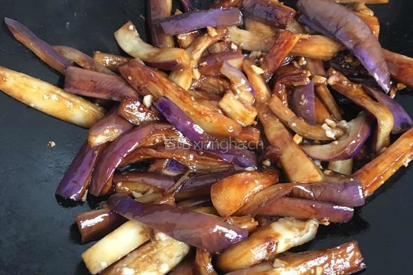 香菇鱿鱼丝烧茄子的做法图解7
