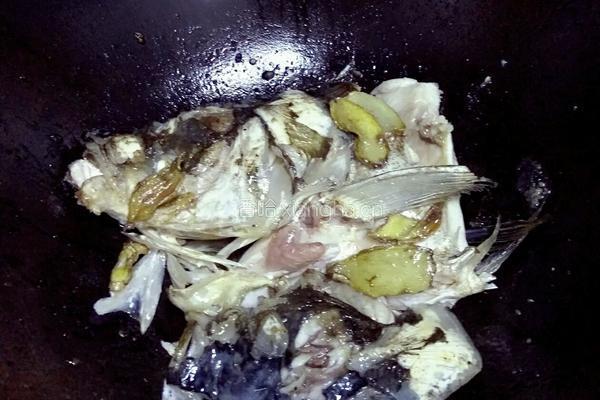 黄豆烧鳙鱼头的做法图解6