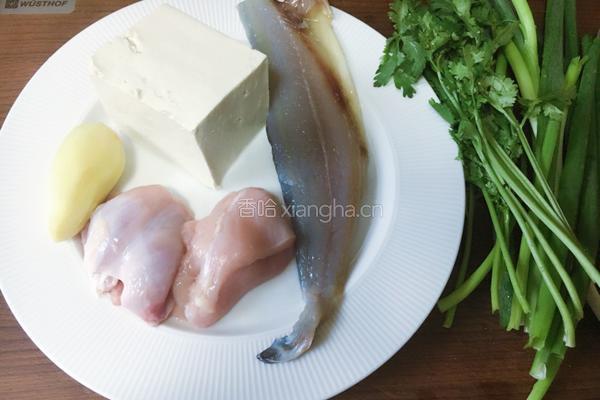 咸鱼、鸡粒豆腐煲的做法图解1