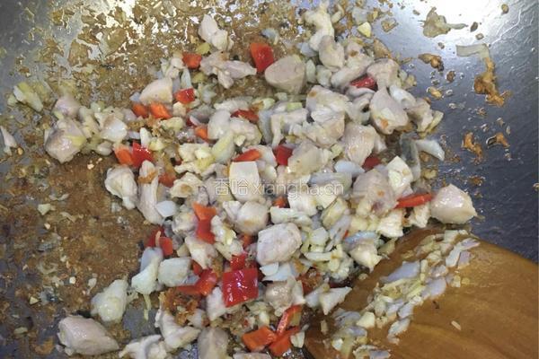 咸鱼、鸡粒豆腐煲的做法图解5