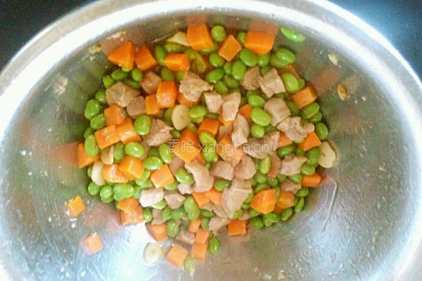 毛豆炒胡萝卜粒的做法图解11