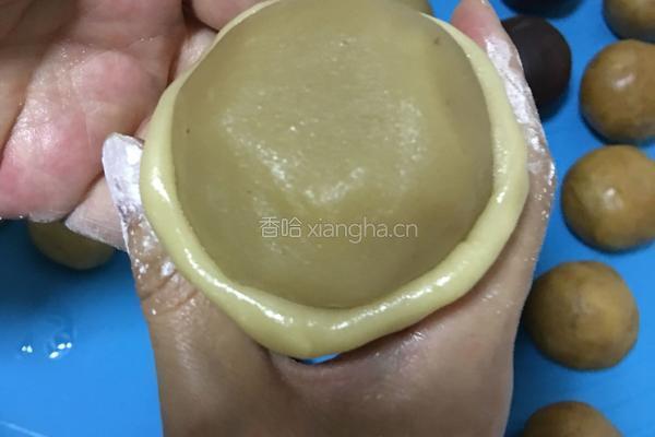 莲蓉蛋黄月饼的做法图解9