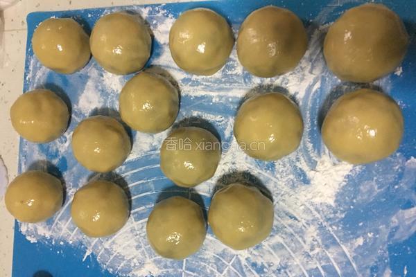 莲蓉蛋黄月饼的做法图解10
