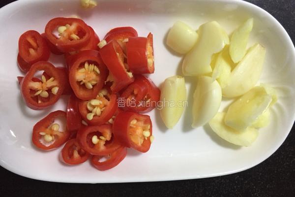 腊肠炒豇豆的做法图解3