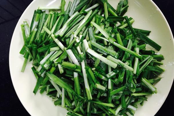 韭菜炒蛋皮的做法图解2