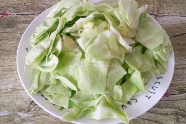 包包菜炒粉条的做法图解2