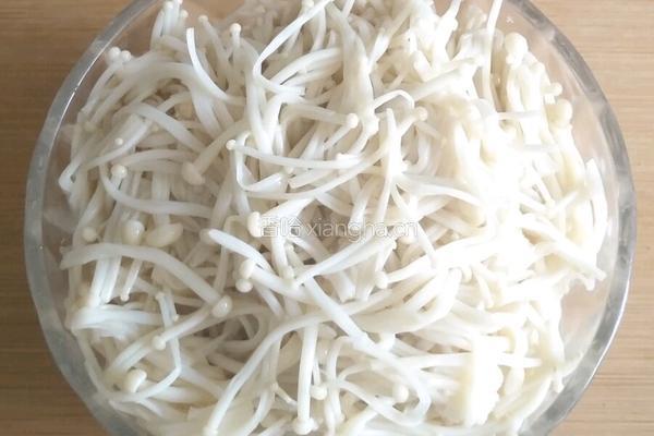酸辣生汆肉丸汤的做法图解3