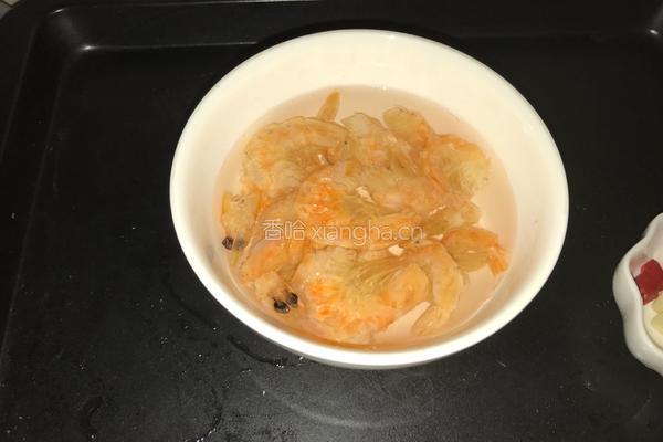 秋葵炒虾仁的做法图解1