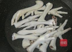 泡椒凤爪的做法图解1