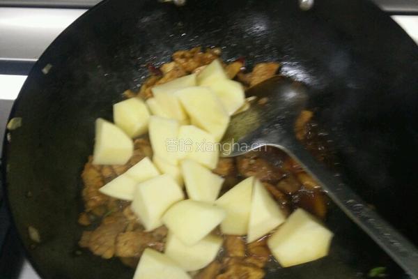 猪肉烩酸菜的做法图解4
