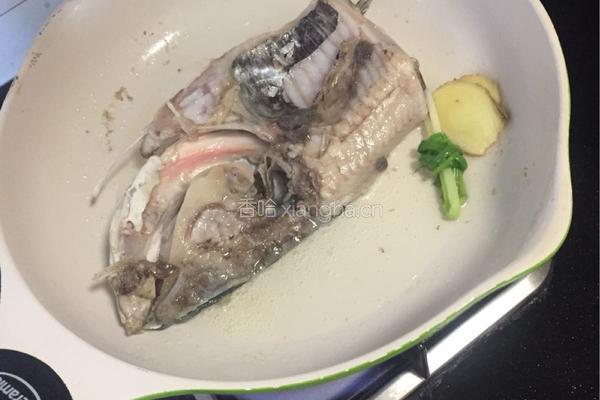 粉皮鲢鱼头汤的做法图解10