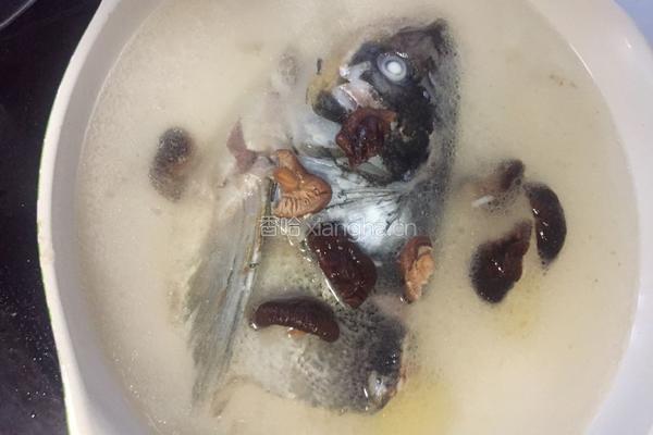 粉皮鲢鱼头汤的做法图解13
