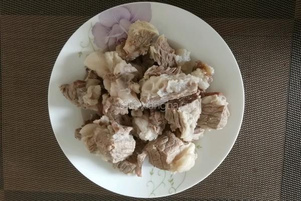 牛肉炖土豆的做法图解1