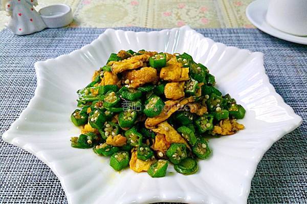 秋葵炒鸡蛋的做法图解1