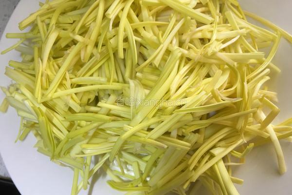 蒜黄肉丝的做法图解1