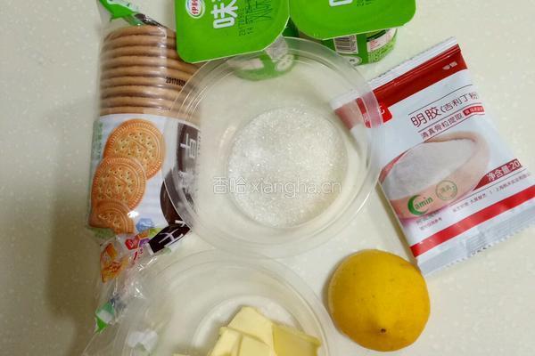 酸奶慕斯蛋糕的做法图解1