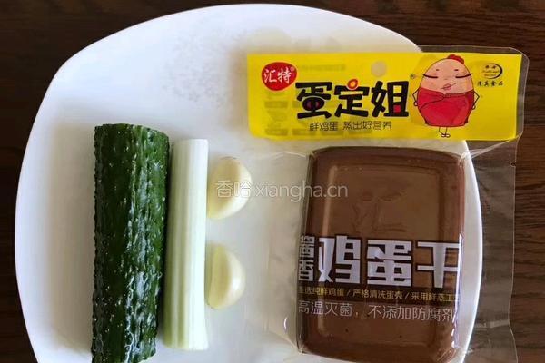 蛋定姐鸡蛋干炸酱面的做法图解1