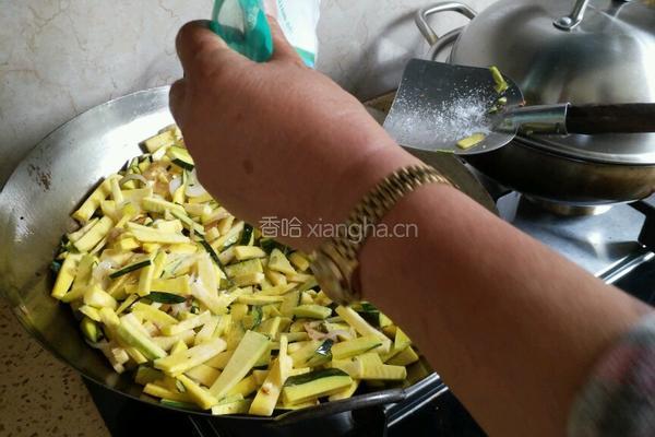 青南瓜炒粉丝的做法图解11
