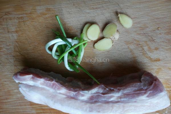 豇豆扣肉的做法图解1