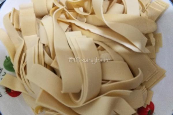 彩椒干豆腐的做法图解1