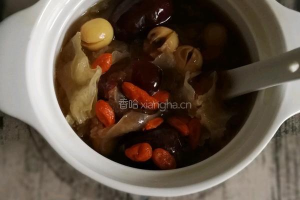 电压锅炖白木耳