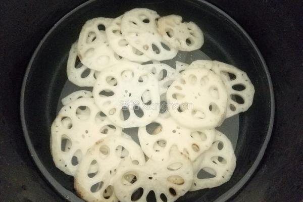 泡椒藕摆盘的做法图解3