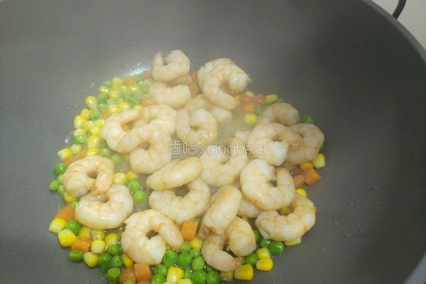 青豆玉米胡萝卜虾仁的做法图解6