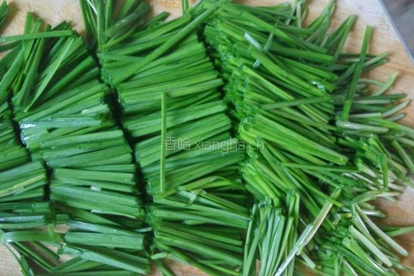 韭菜炒豆腐皮的做法图解2