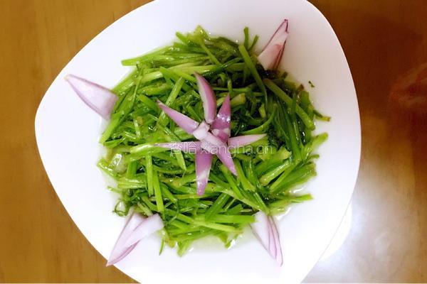 素炒水芹菜的做法图解1