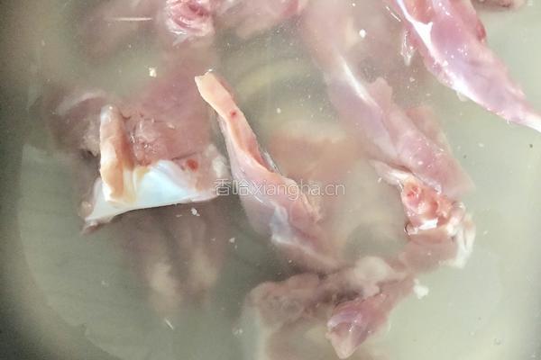 麻辣鸡胸骨的做法图解1