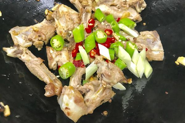 麻辣鸡胸骨的做法图解10