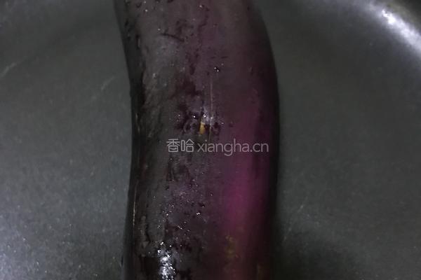 平底锅锔烤茄子的做法图解1