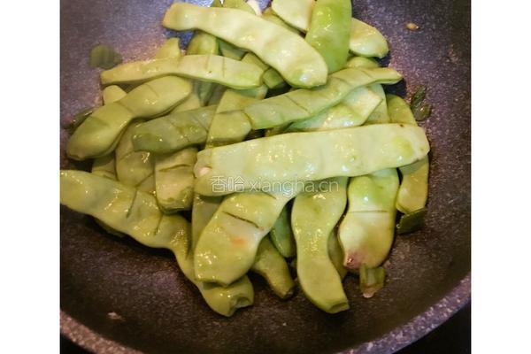 排骨炖豆角土豆的做法图解6