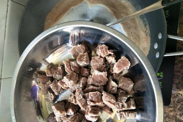 土豆烧牛肉的做法图解6