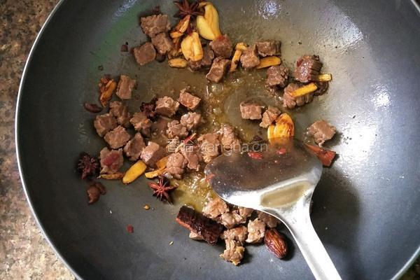 土豆烧牛肉的做法图解8
