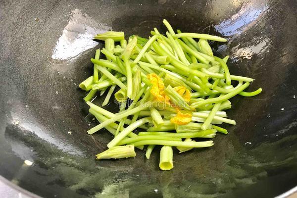 南瓜花炒鸡蛋（儿时的味道）的做法图解12