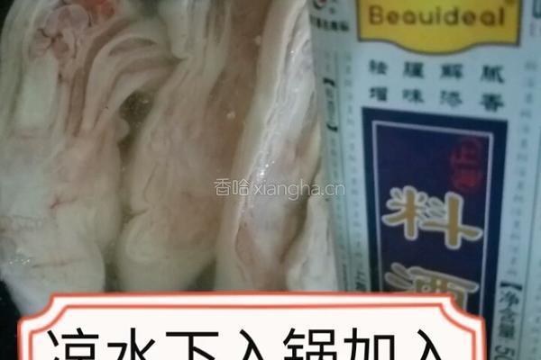 花生焖猪蹄的做法图解3
