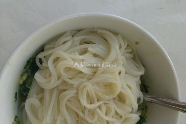 油菜鹌鹑蛋面条的做法图解2
