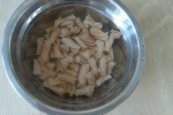 荟芹菜的做法图解1