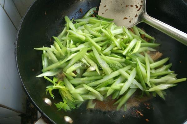 荟芹菜的做法图解5