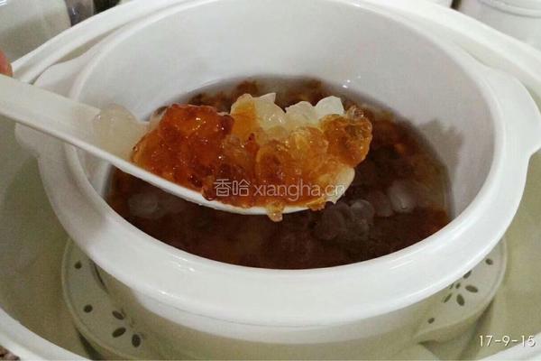皂角米桃胶炖牛奶的做法图解3