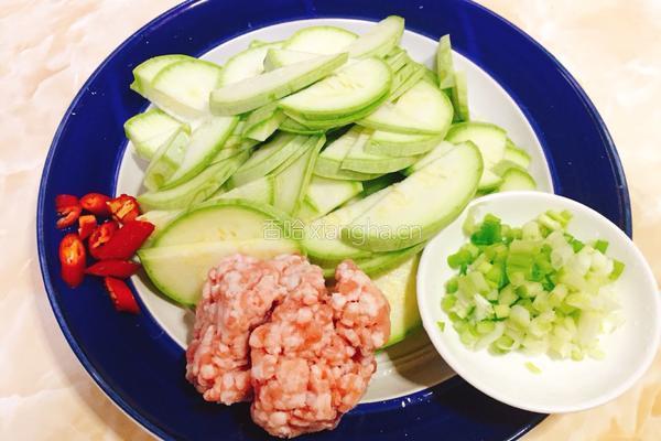 肉末西葫芦的做法图解1