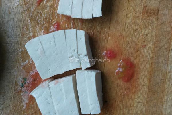 西红柿虾仁豆腐汤的做法图解2