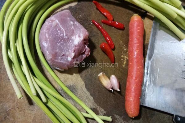 蒜台肉丝的做法图解1