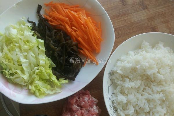 香哈香菇酱炒饭的做法图解1